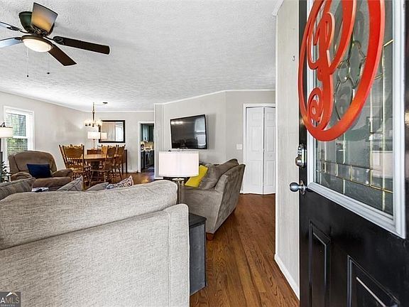 4th image of 503 Peters St