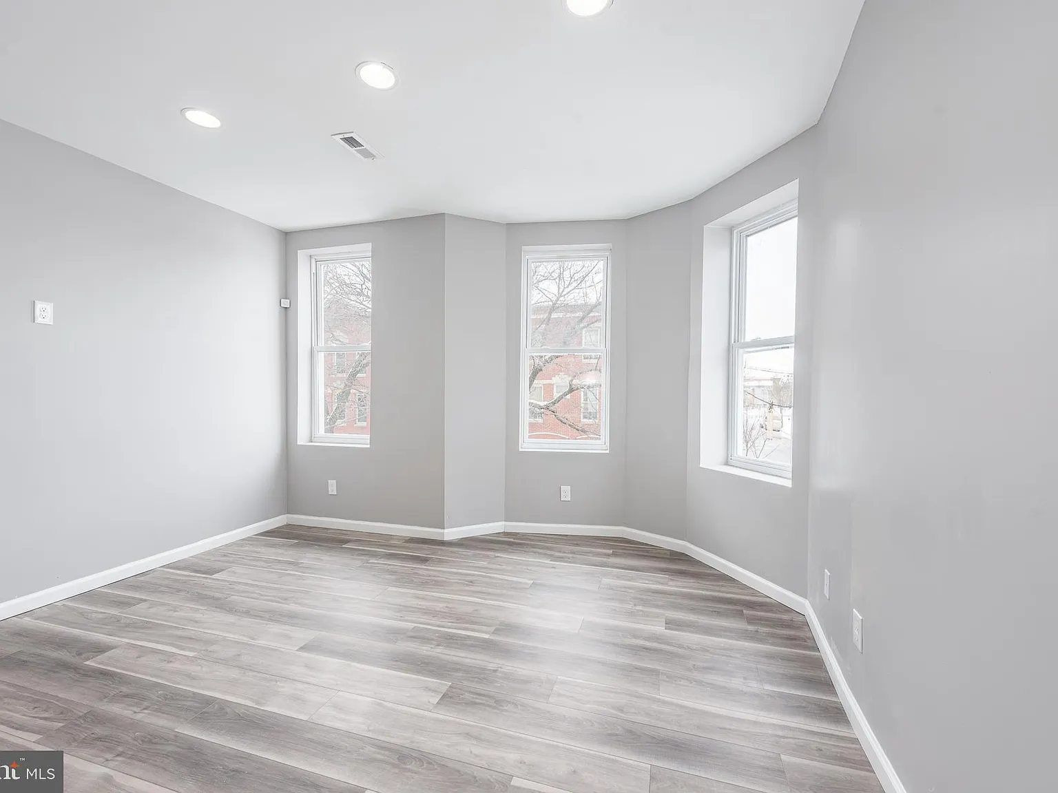 2 bed, 915 sqft, $1,400 — Photo 4