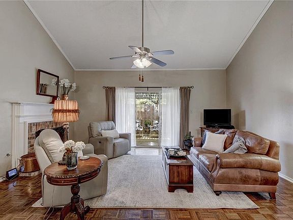 4th image of 3884 Williamsburg Cir