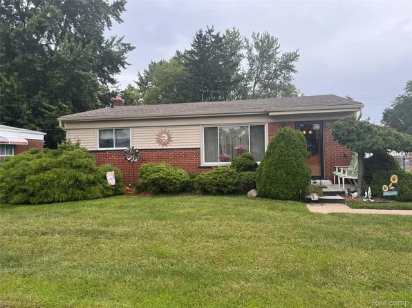 9423 Sylvester St, Taylor, MI 48180