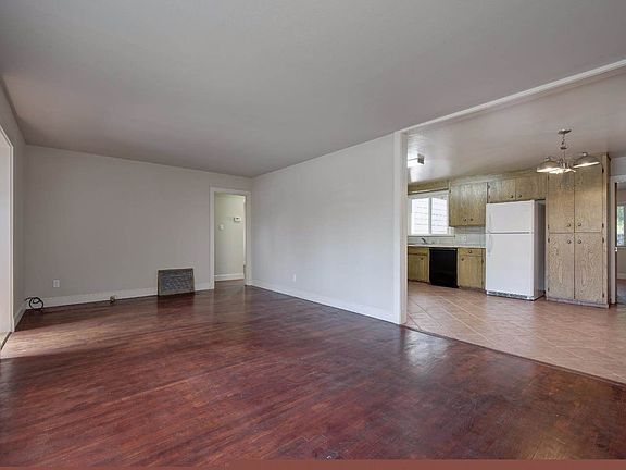 5th image of 391 Fenley Ave