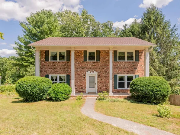 401 Stonegate Dr, Blacksburg, VA 24060