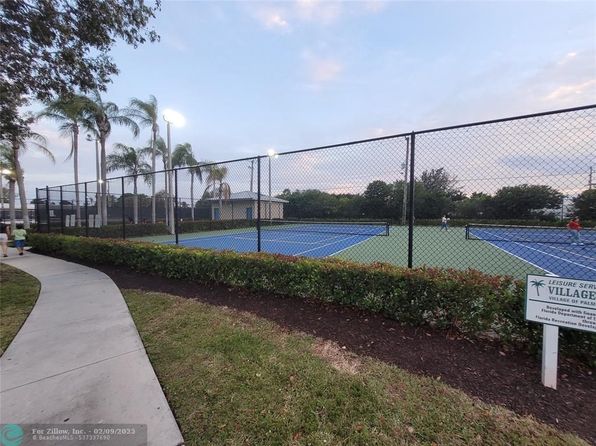 305 Riverdale Rd, Palm Springs, FL 33461
