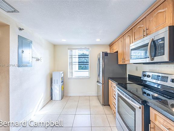 3rd image of 3940 Inverrary Blvd APT 403-A