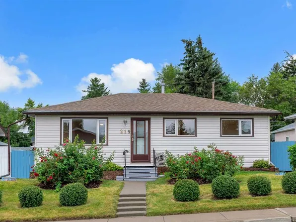 219 N Tache Ave NW, Calgary, AB T2K 3R6