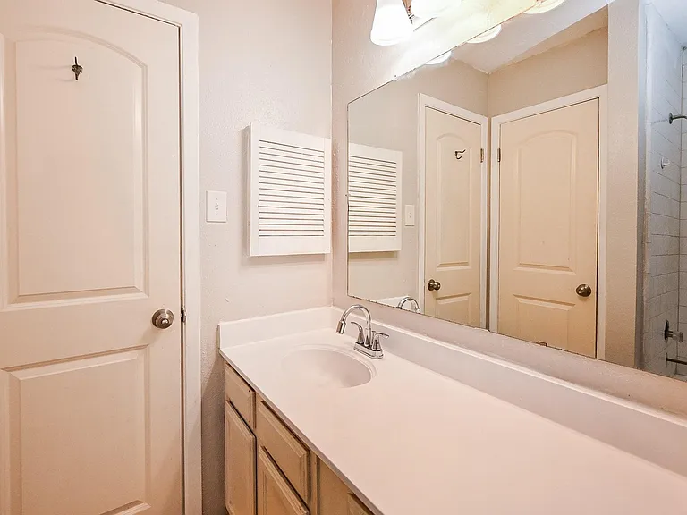1114 Blue Diamond Dr — Photo 17