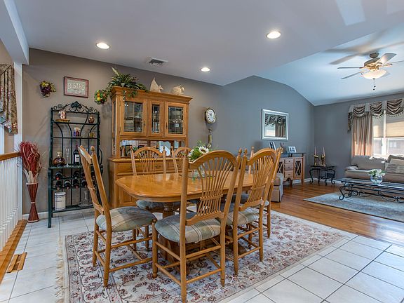5th image of 23 Ellensue Dr