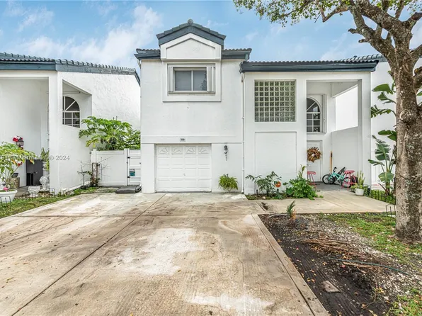 300 NE 211th St, Miami, FL 33179