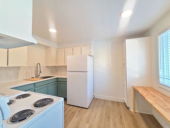 5th image of 2021-2023 N Astor St