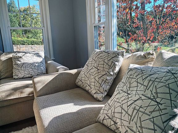 5th image of 40 Perkins St