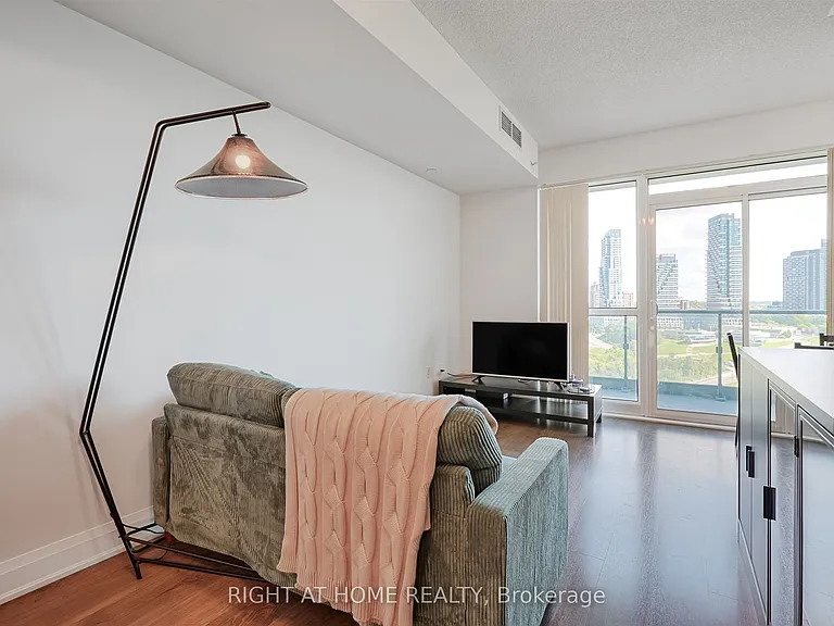 160 Vanderhoof Ave #1018 — Photo 5