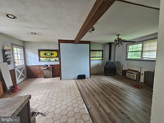 5th image of 1256 Surrey Rd