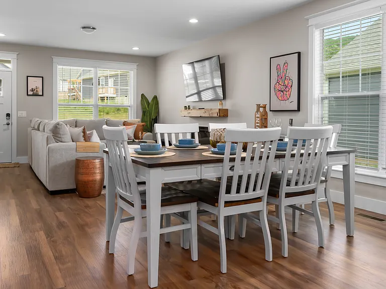 1208 Seven Sisters Ln — Photo 11