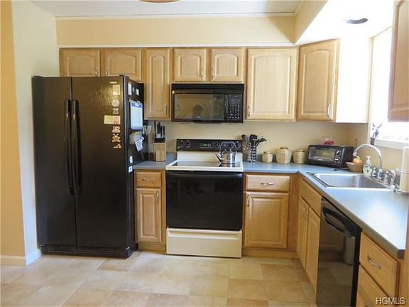 5th image of 9 Twin Wells Ct