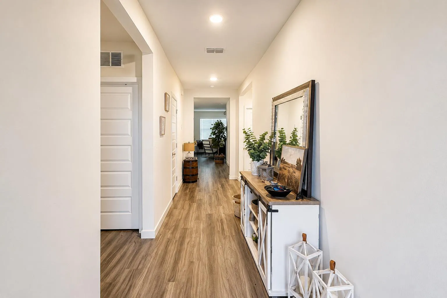 4 bed, 1846 sqft, $2,499 — Photo 4