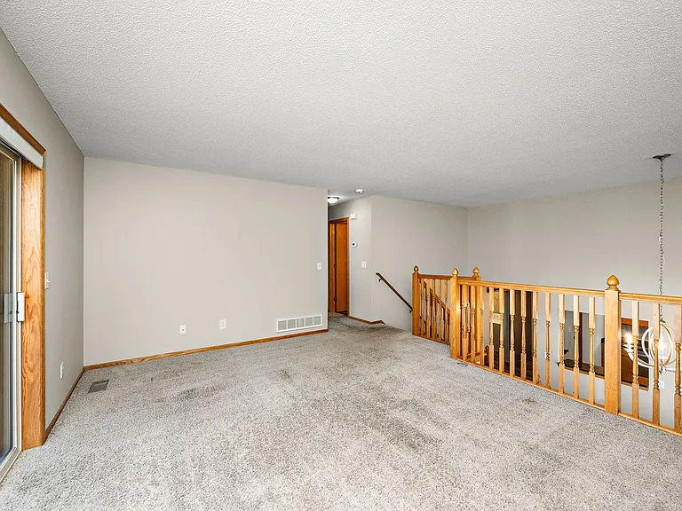 487 Thomas Ave — Photo 9