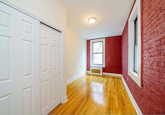 2nd image of 327 W 42nd St APT 3E