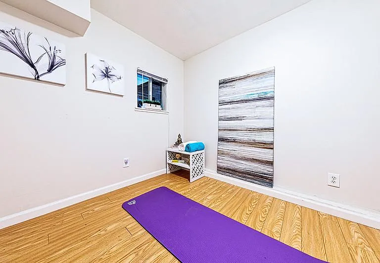 926 Russia Ave — Photo 10