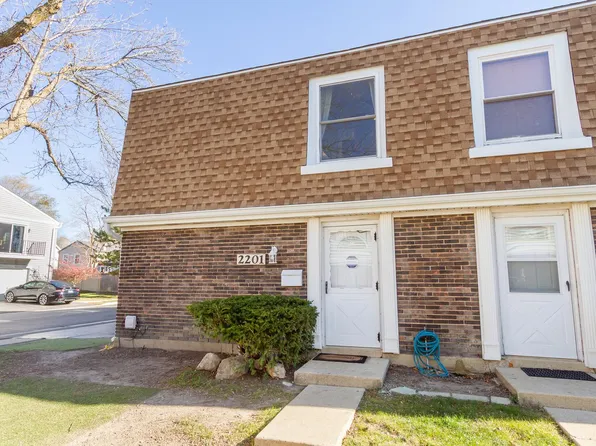 2201 Brittany Ct, Schaumburg, IL 60194