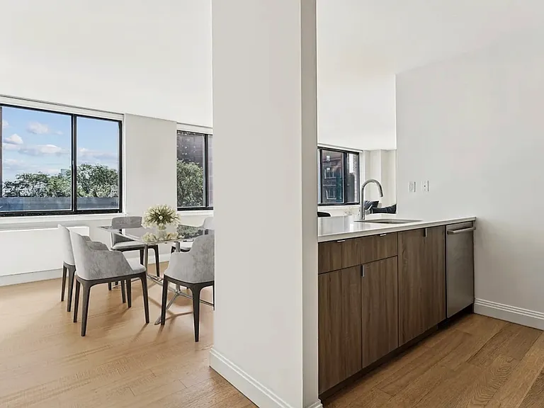 345 E 94th St #6D — Photo 2