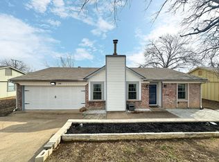 3707 French Wood Dr, Arlington, TX 76016