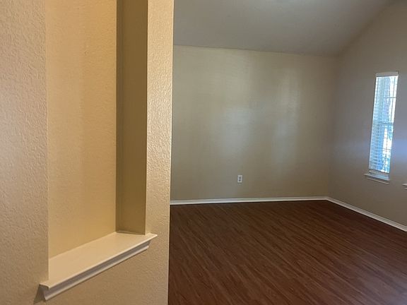3rd image of 1513 Kingfisher Dr