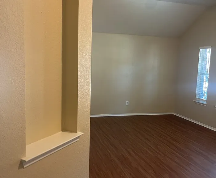 1513 Kingfisher Dr — Photo 3