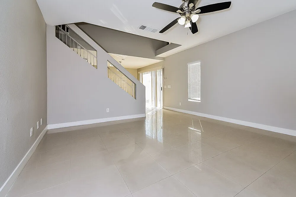 4 bed, 2.5 bath, 1621 sqft, $2,820 — Photo 4