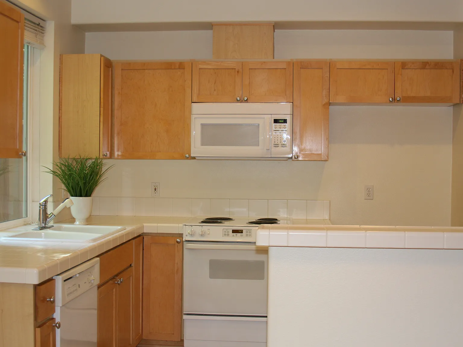 3 bed, 2.5 bath, 1444 sqft, $2,350 — Photo 4