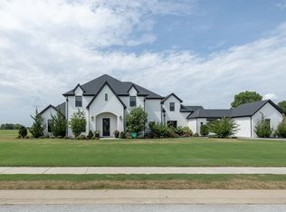 2572 Riverfront Ln, Fayetteville, AR 72703