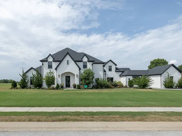 2572 Riverfront Ln, Fayetteville, AR 72703