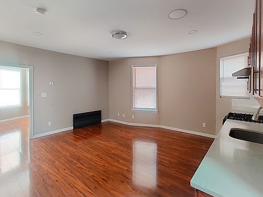 3rd image of 8647 19th Ave #1