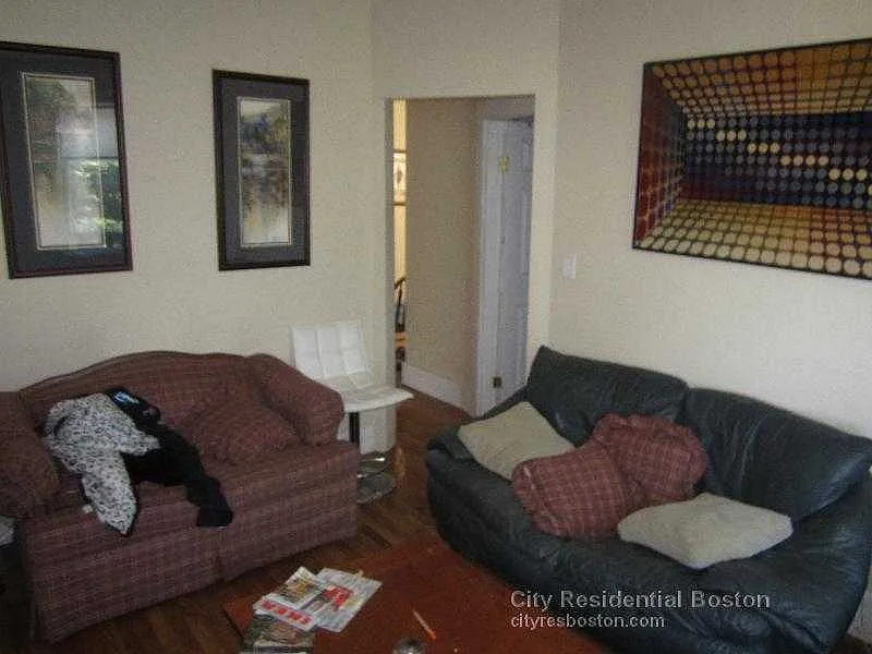 3 bed, $4,200 — Photo 2