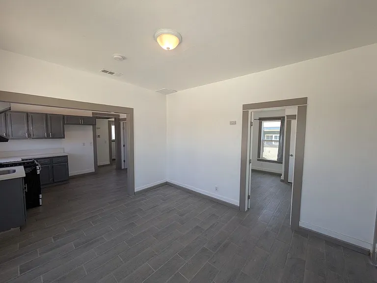 386 N Mount Vernon Ave — Photo 8