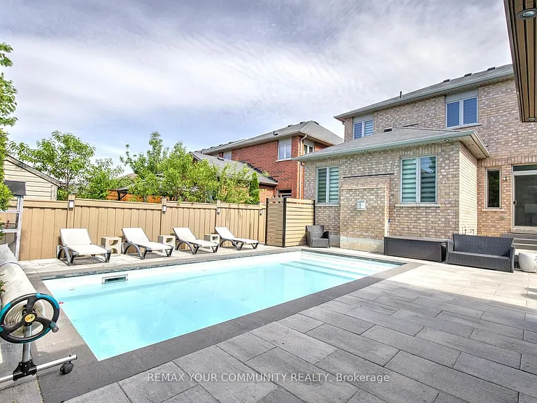 16 Muret Cres — Photo 38