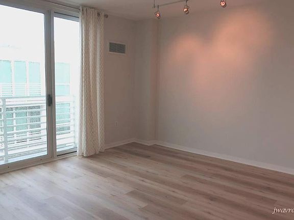 4th image of 555 4th St Unit 904
