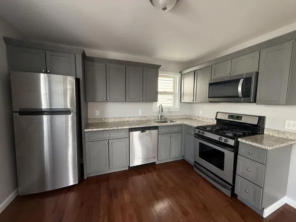 87 Orange St, Fall River, MA 02720