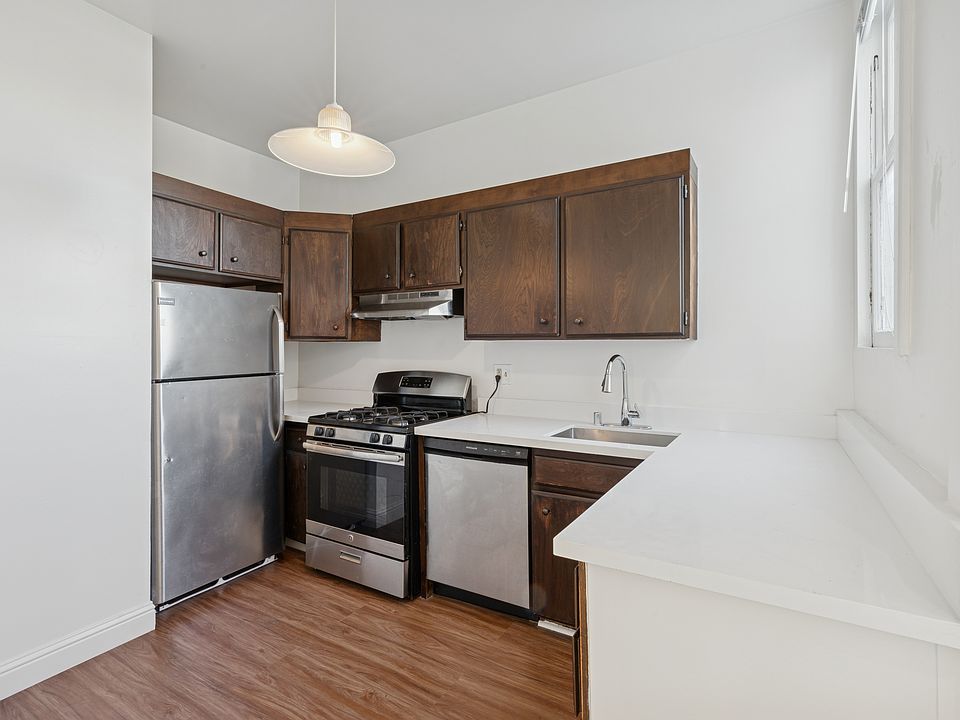 1st image of 3000 Pine St APT 7
