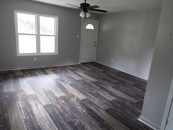 5th image of 13330 Dee Ave