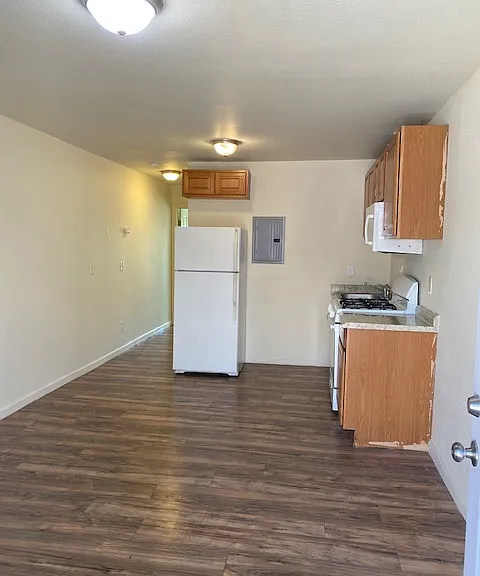 415 E Flora St #1-13 — Photo 18