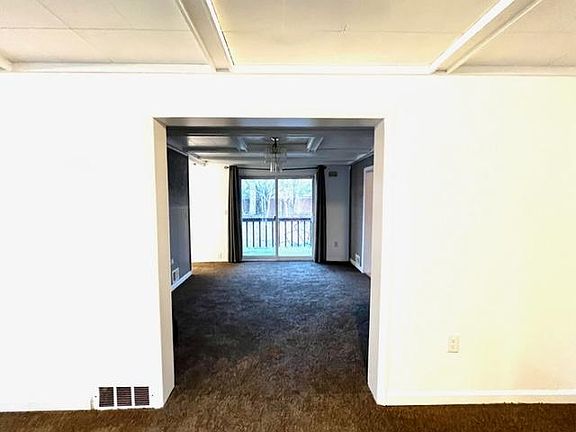 5th image of 25180 Dunbar St