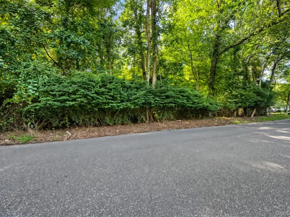 0 Swezeytown Road S, Middle Island, NY 11953
