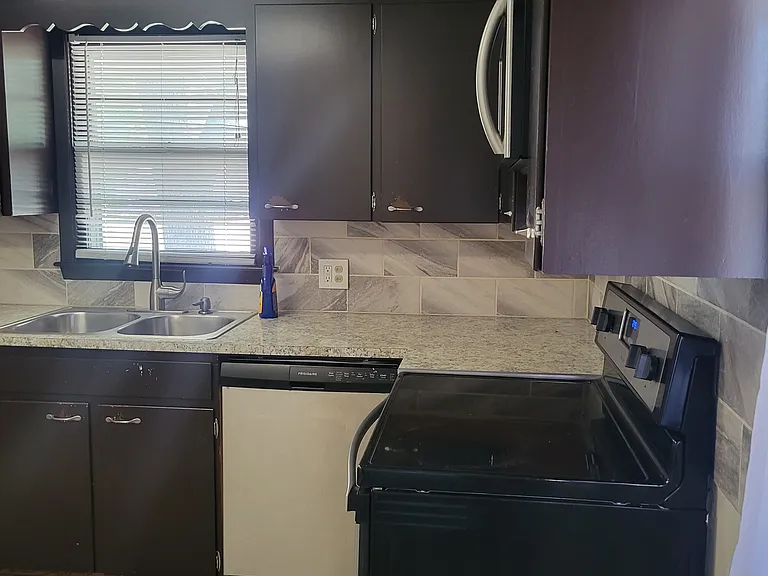 3254 Avenue I — Photo 11