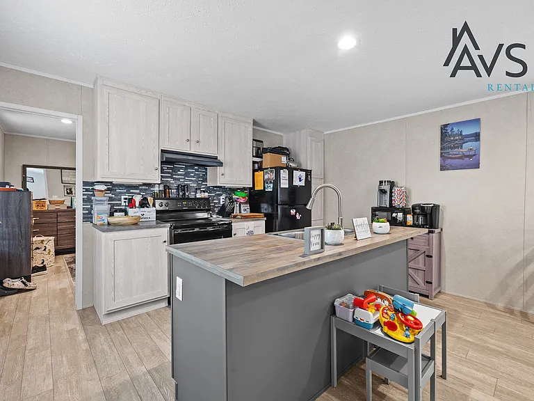 396 Volliedale Dr — Photo 6
