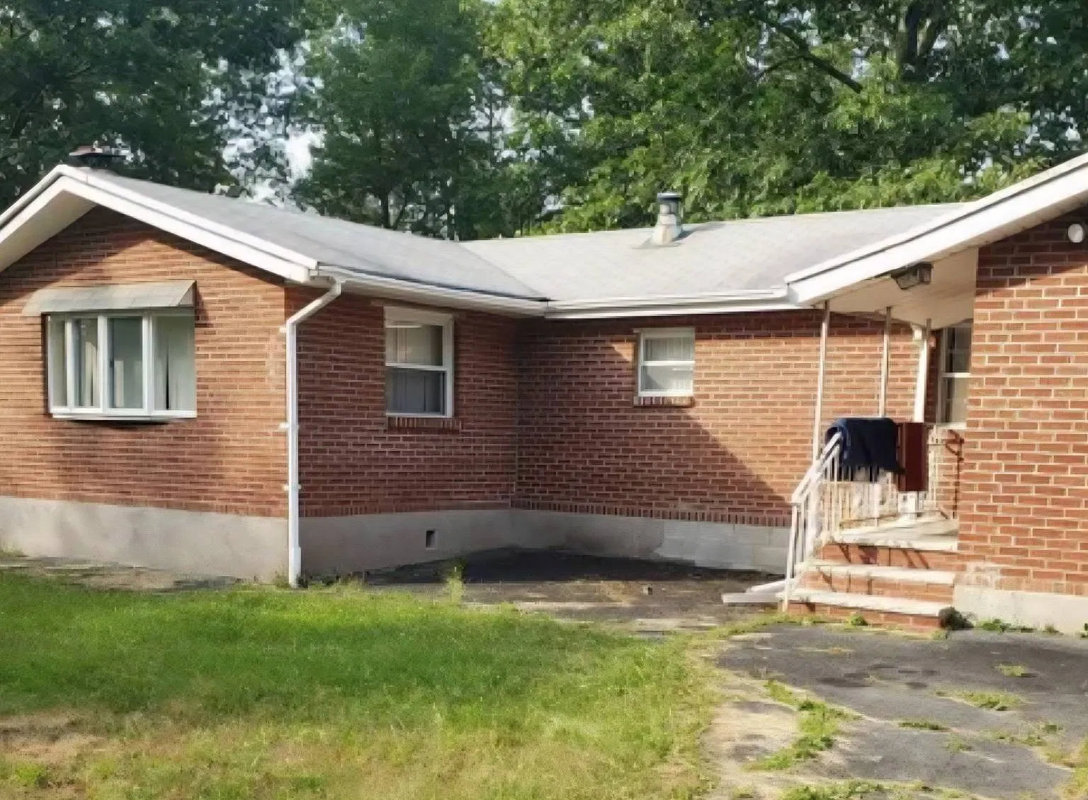 3 bed, 1.0 bath, 1232 sqft, $2,700 — Photo 1