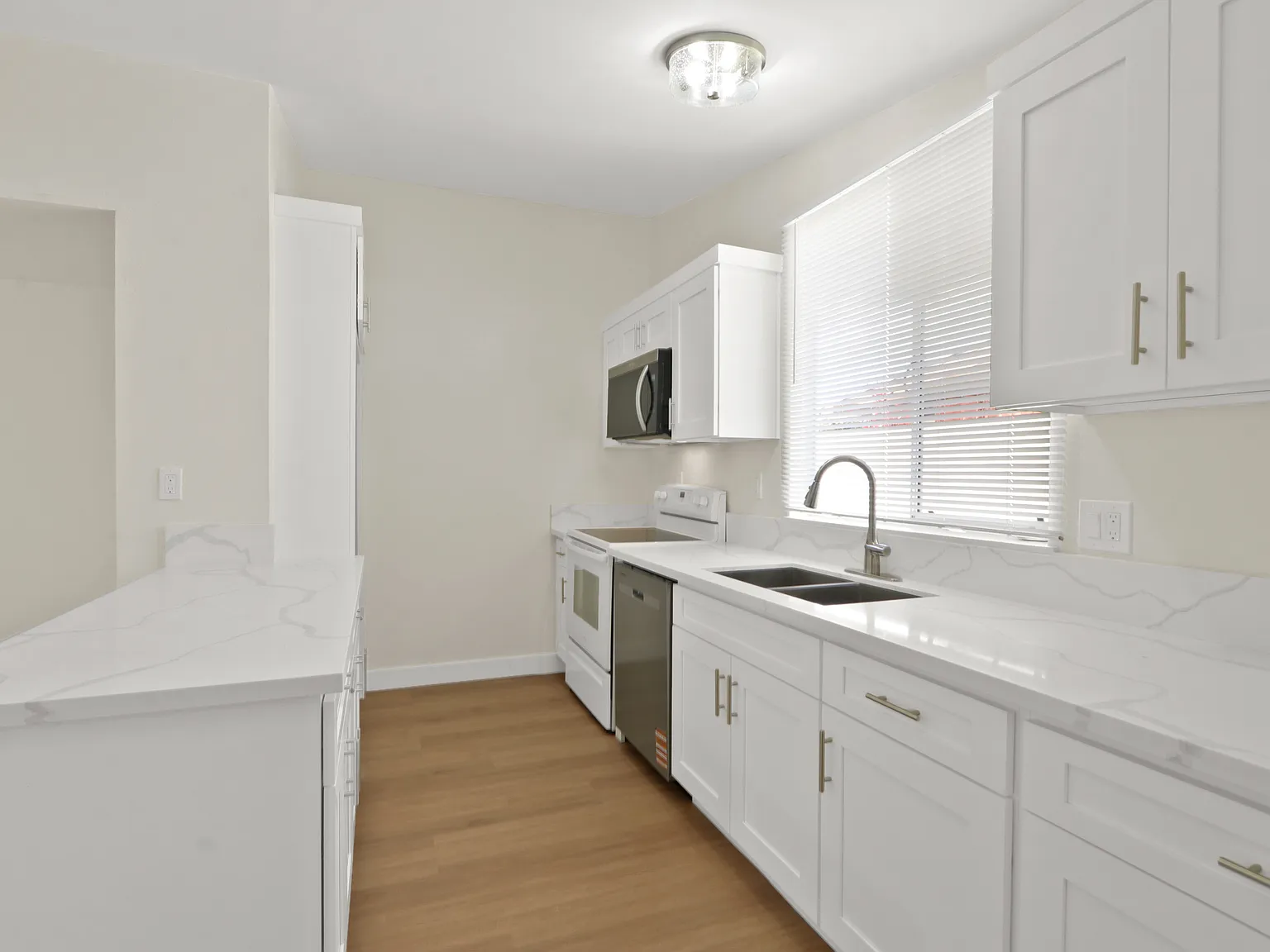 3 bed, 1480 sqft, $6,200 — Photo 2