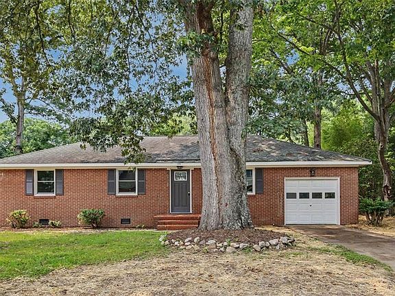 2nd image of 19 Bird Ln