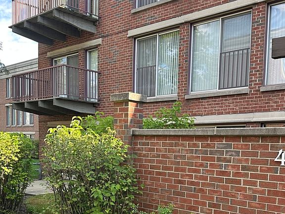 2nd image of 401 Kelburn Rd APT 114