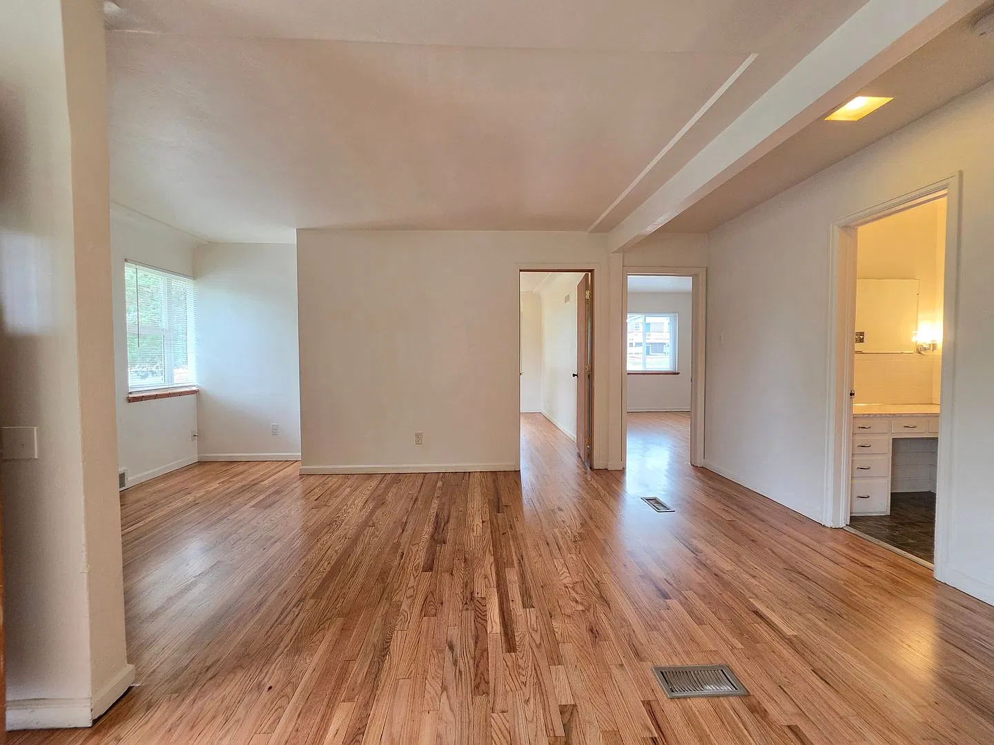 Preleasing Large stand alone 8 bed house at 19th and Baseline — Photo 4