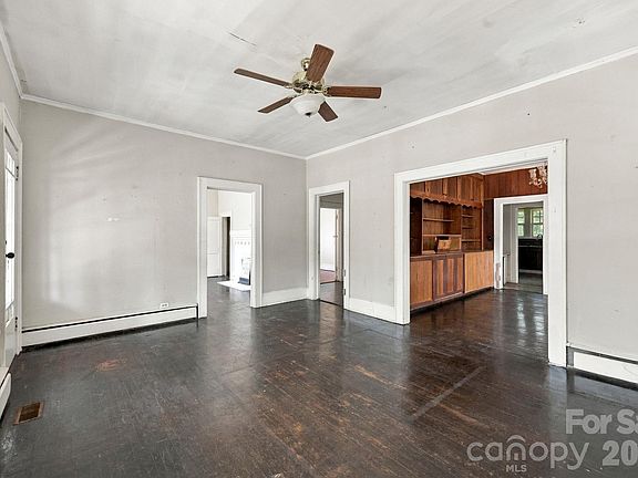 5th image of 622 W Council St